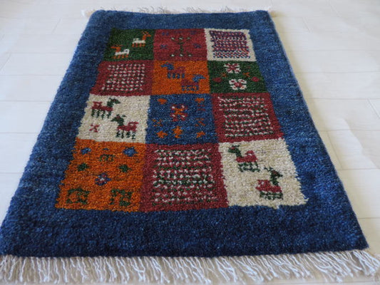 ギャッベ 手織り ウール ギャッベの本場 イラン シラーズ産 玄関マットサイズ 64cm×44cm すべり止めマット付き 【本物保証】