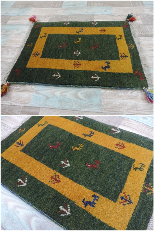 ギャッベ ギャベ 手織り ギャッベの本場(イラン シラーズ産)座布団サイズ:66cmx42cm カーペット 絨毯【本物保証】