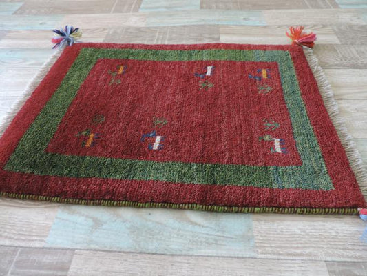 ギャッベ ギャベ 手織り ギャッベの本場(イラン シラーズ産)座布団サイズ:64cmx44cm カーペット 絨毯【本物保証】