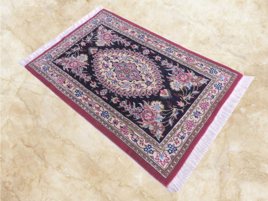 ペルシャ絨毯・カーペット ウール100% 手織り ペルシャ絨毯の本場 (イラン クム産) 玄関マット:88cm×58cm【本物保証】