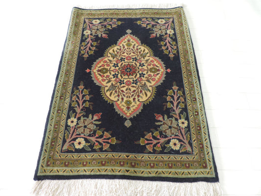 ペルシャ絨毯 カーペット ウール 手織り高級 ペルシャ絨毯の本場 イラン クム産 玄関マットサイズ 85cm×61cm【本物保証】