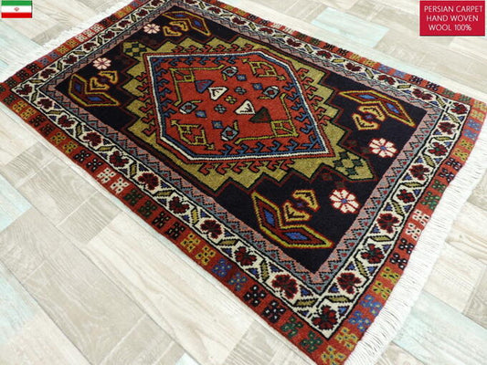 ペルシャ絨毯 カーペット トライバルラグ ウール100% 手織り ペルシャ絨毯の本場 イランアゼルバイジャン アルダビル産 玄関マットサイズ106cm×64cm 【本物保証/直輸入】