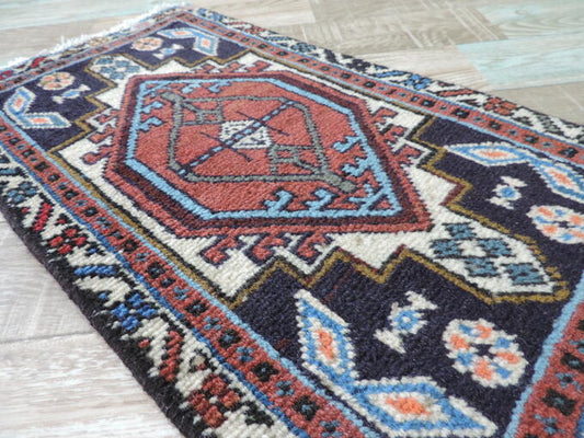 ペルシャ絨毯 カーペット ラグ ウール100% 手織り 高級 ペルシャ絨毯の本場 イランアゼルバイジャン アルダビル産 玄関マットサイズ 60cm×34cm 【本物保証/直輸入】