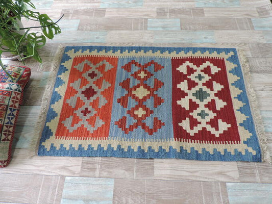 手織りウール100% ペルシャ シラーズ産 カシュカイリバーシブルキリム<br />玄関マットサイズ:98cmx52cm【送料無料】