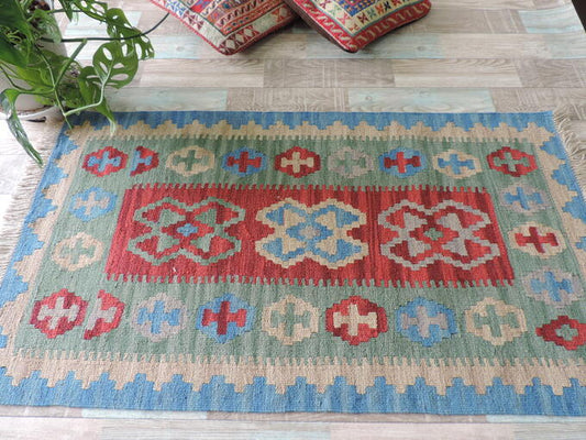 手織りウール100% ペルシャ シラーズ産 カシュカイリバーシブルキリム<br />玄関マットサイズ:115cmx61cm【送料無料】