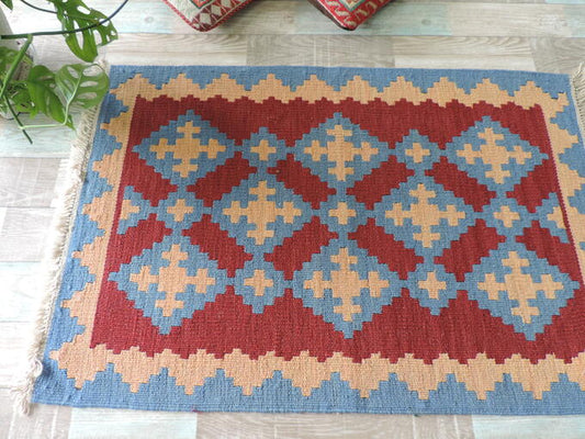 手織りウール100% ペルシャ シラーズ産 カシュカイリバーシブルキリム<br />玄関マットサイズ:102cmx65cm【送料無料】