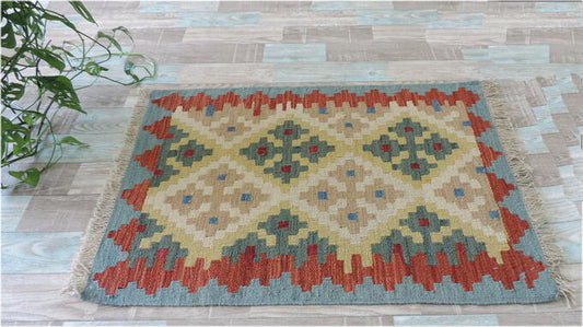 手織りウール100% ペルシャ シラーズ産 カシュカイリバーシブルキリム<br />玄関マットサイズ:66cmx97cm【送料無料】