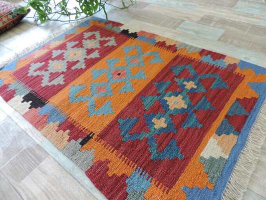 手織りウール100% ペルシャ シラーズ産 カシュカイリバーシブルキリム<br />玄関マットサイズ:60cmx94cm【送料無料】