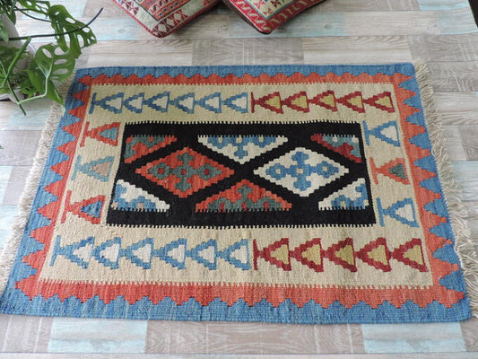 手織りウール100% ペルシャ シラーズ産 カシュカイリバーシブルキリム<br />玄関マットサイズ:99cmx64cm【送料無料】