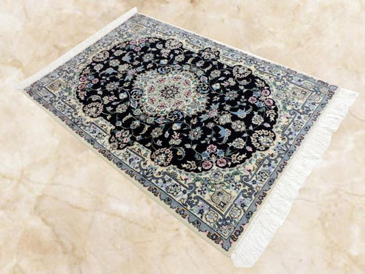 ペルシャ絨毯 カーペット ウール&シルク 手織り高級 ペルシャ絨毯の本場 イラン ナイン産 玄関マットサイズ 122cm×82cm【本物保証】