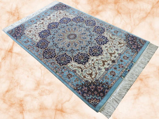 ペルシャ絨毯 カーペット ウール&シルク 手織り高級 ペルシャ絨毯の本場 イラン イスファハン産 玄関マットサイズ 128cm×82cm【本物保証】