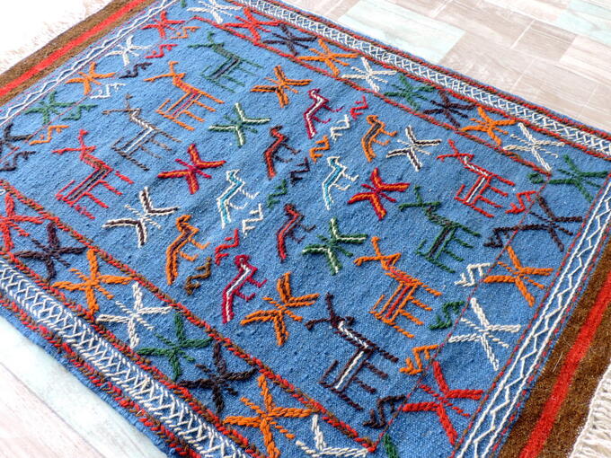 キリム 手織り ペルシャキリム ウール製 イラン 刺繍入りキリム グーチャン産 ラグ 敷物 玄関マットサイズ 100cmx67cm 【本物保証/直輸入】
