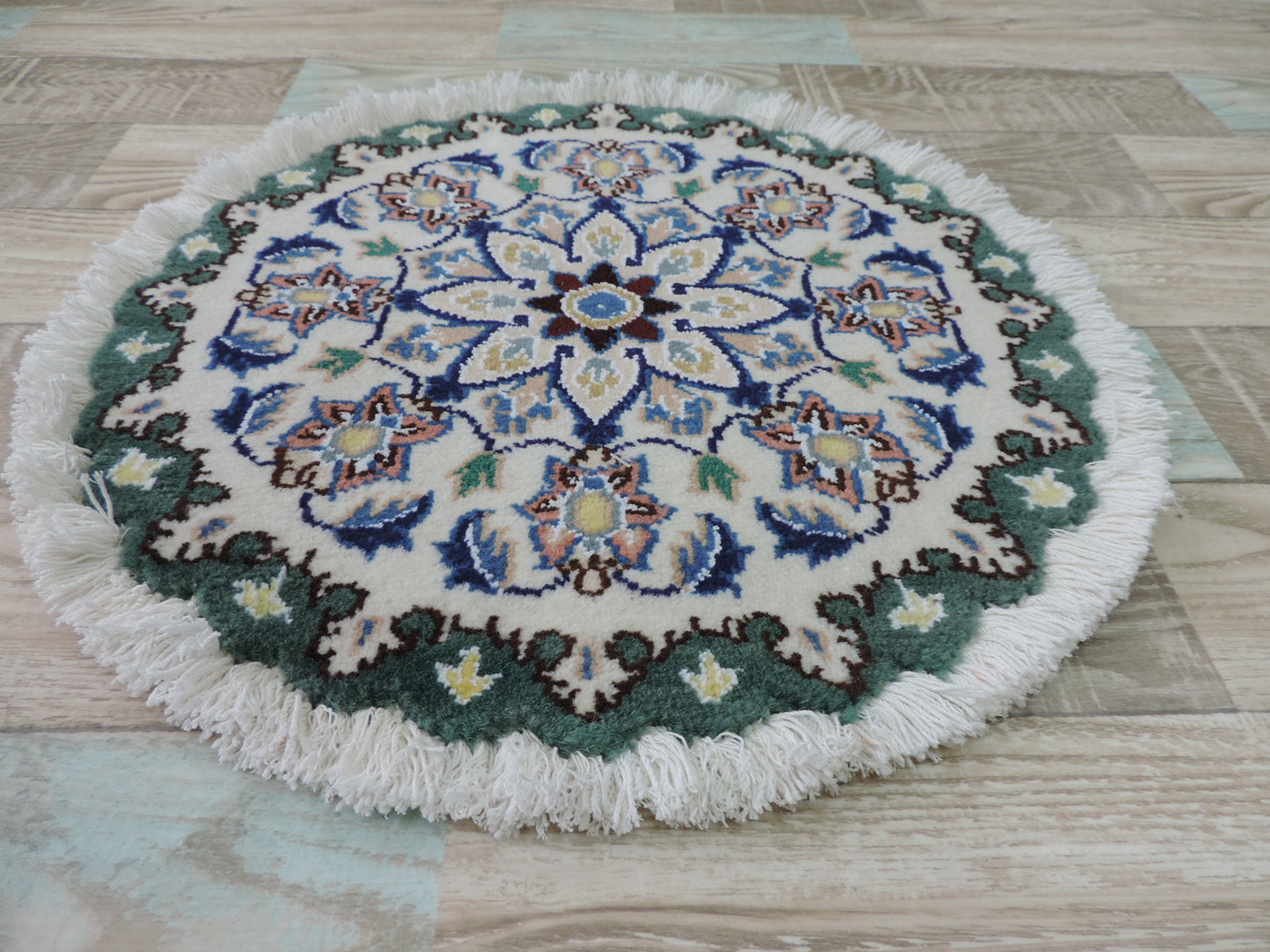 ペルシャ絨毯 愛らしいミニ丸形 ウール100％ 手織り ペルシャ絨毯の本場 イラン ナイン産チェアーマット玄関マットなどに、サイズ 43cm×43cm【本物保証/直輸入】