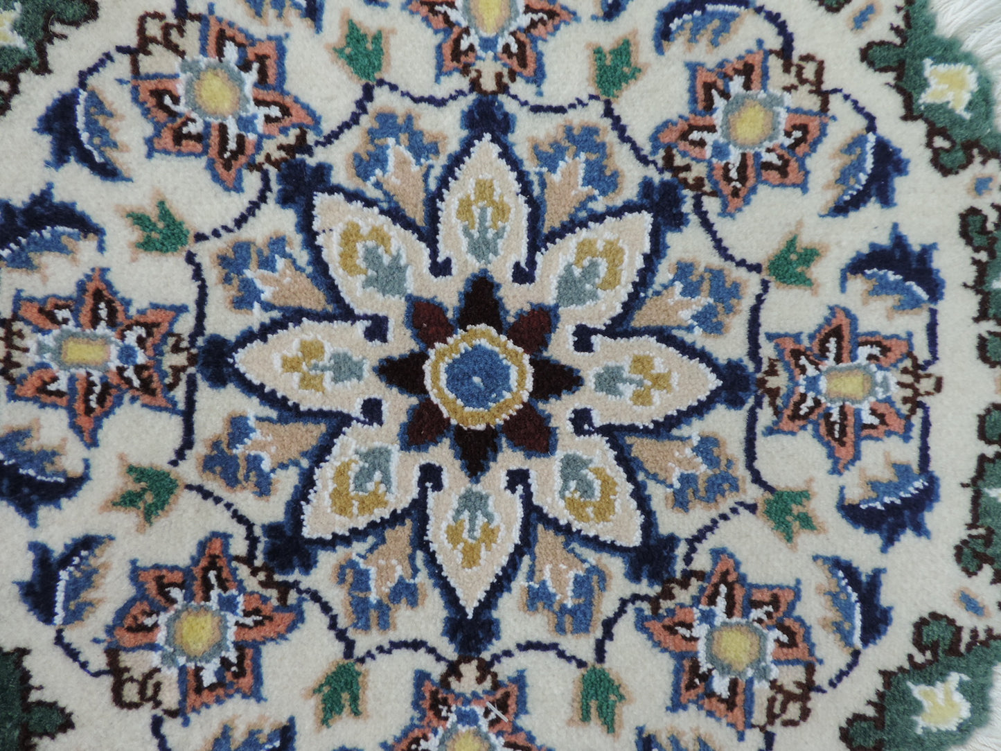 ペルシャ絨毯 愛らしいミニ丸形 ウール100％ 手織り ペルシャ絨毯の本場 イラン ナイン産チェアーマット玄関マットなどに、サイズ 43cm×43cm【本物保証/直輸入】