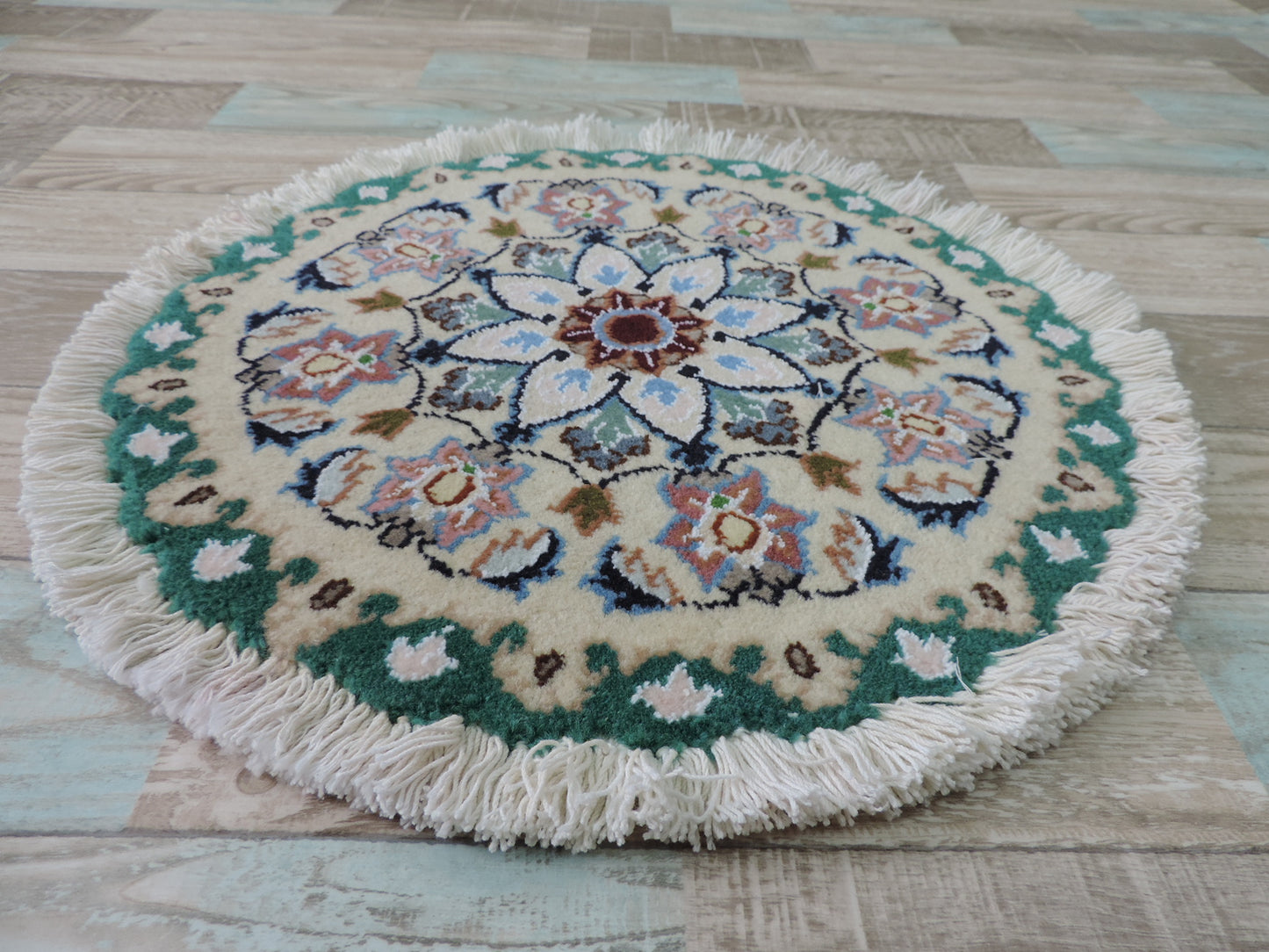 ペルシャ絨毯 愛らしいミニ丸形 ウール100％ 手織り ペルシャ絨毯の本場 イラン ナイン産チェアーマット玄関マットなどに、サイズ 44cm×44cm【本物保証/直輸入】