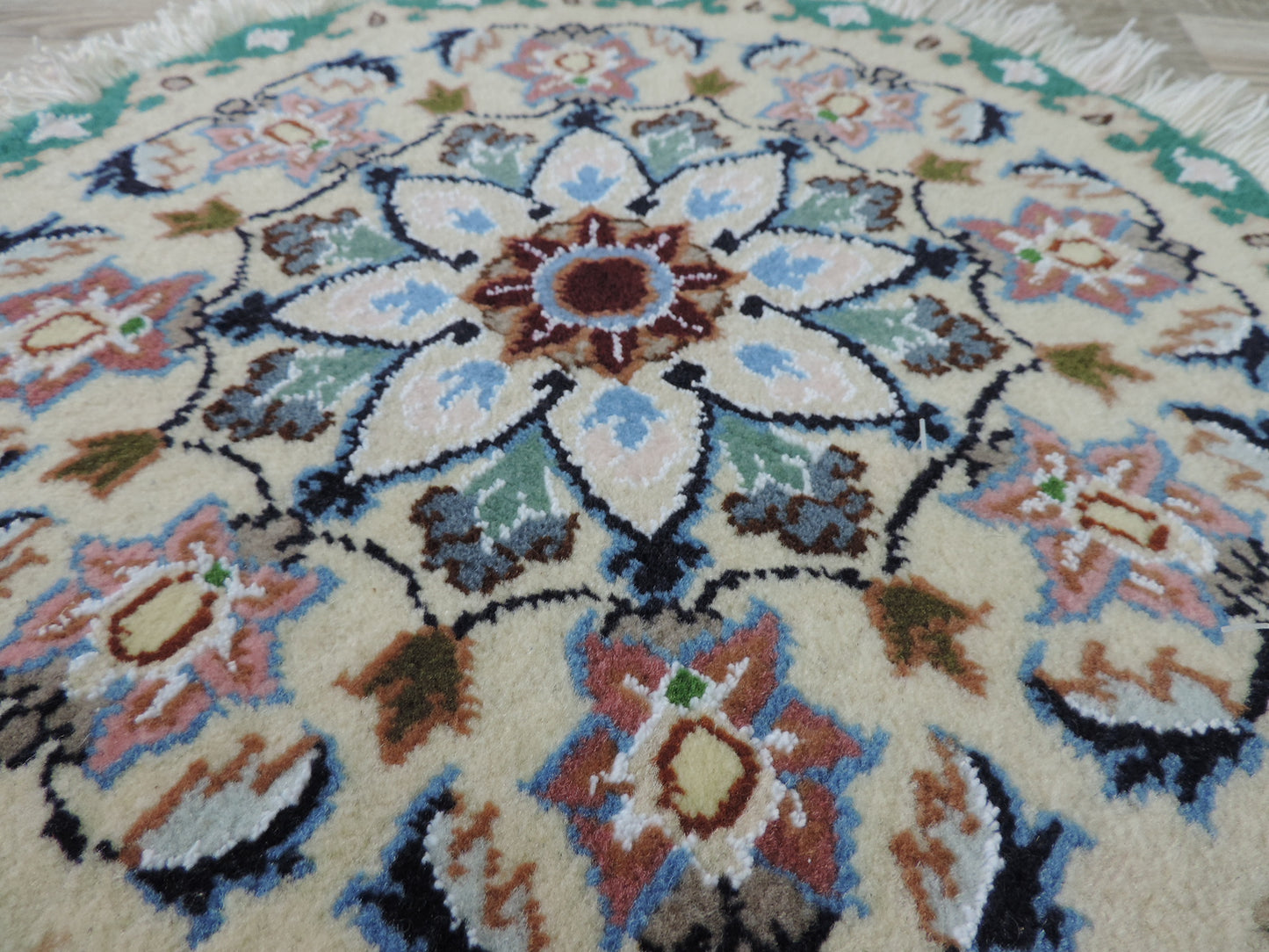 ペルシャ絨毯 愛らしいミニ丸形 ウール100％ 手織り ペルシャ絨毯の本場 イラン ナイン産チェアーマット玄関マットなどに、サイズ 44cm×44cm【本物保証/直輸入】