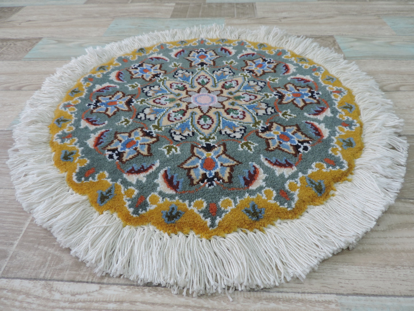 ペルシャ絨毯 愛らしいミニ丸形 ウール100％ 手織り ペルシャ絨毯の本場 イラン ナイン産チェアーマット玄関マットなどに、サイズ 43cm×43cm【本物保証/直輸入】