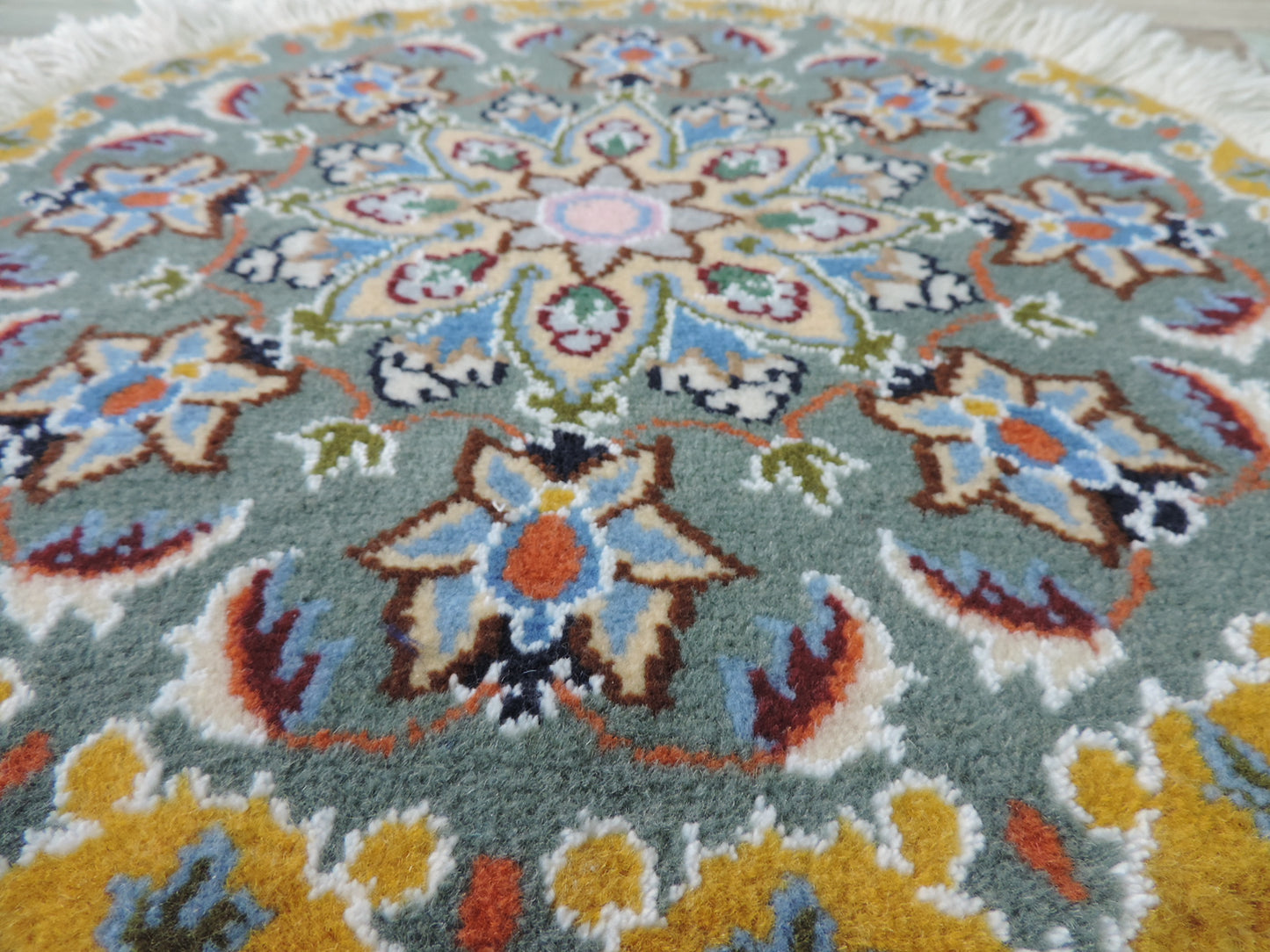 ペルシャ絨毯 愛らしいミニ丸形 ウール100％ 手織り ペルシャ絨毯の本場 イラン ナイン産チェアーマット玄関マットなどに、サイズ 43cm×43cm【本物保証/直輸入】