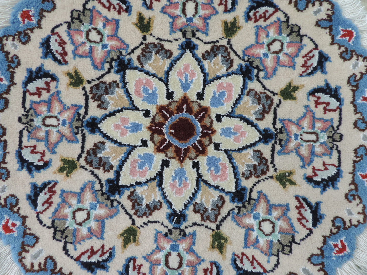 ペルシャ絨毯 愛らしいミニ丸形 ウール100％ 手織り ペルシャ絨毯の本場 イラン ナイン産チェアーマット玄関マットなどに、サイズ 45cm×45cm【本物保証/直輸入】