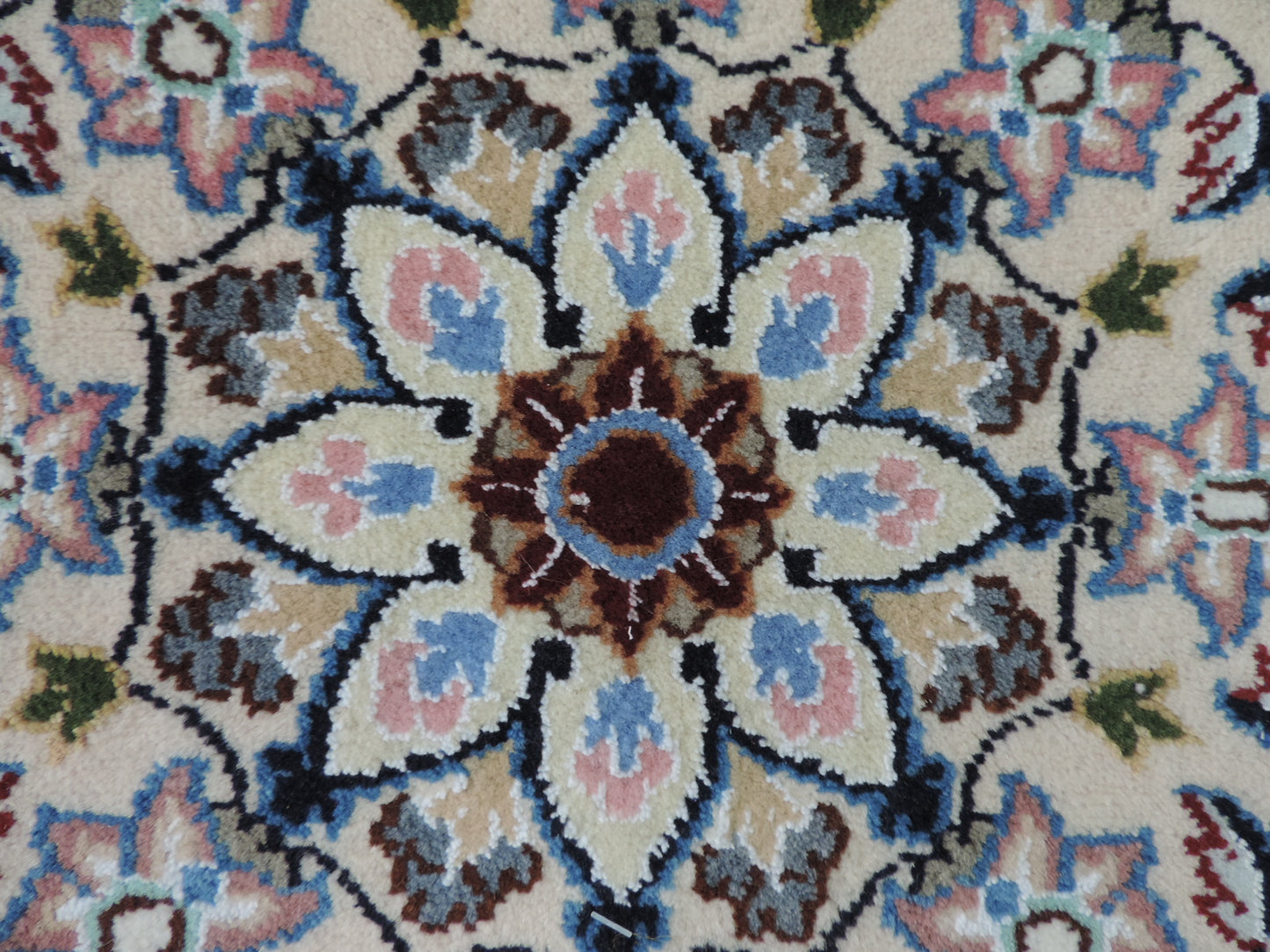 ペルシャ絨毯 愛らしいミニ丸形 ウール100％ 手織り ペルシャ絨毯の本場 イラン ナイン産チェアーマット玄関マットなどに、サイズ 45cm×45cm【本物保証/直輸入】