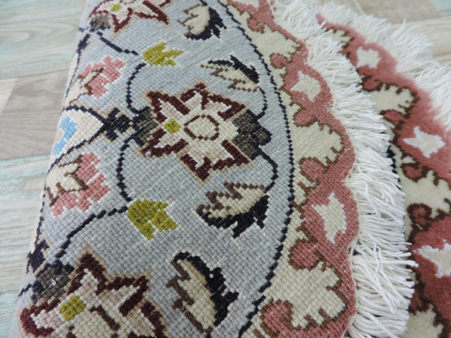 ペルシャ絨毯 愛らしいミニ丸形 ウール100％ 手織り ペルシャ絨毯の本場 イラン ナイン産チェアーマット玄関マットなどに、サイズ 42cm×42cm【本物保証/直輸入】