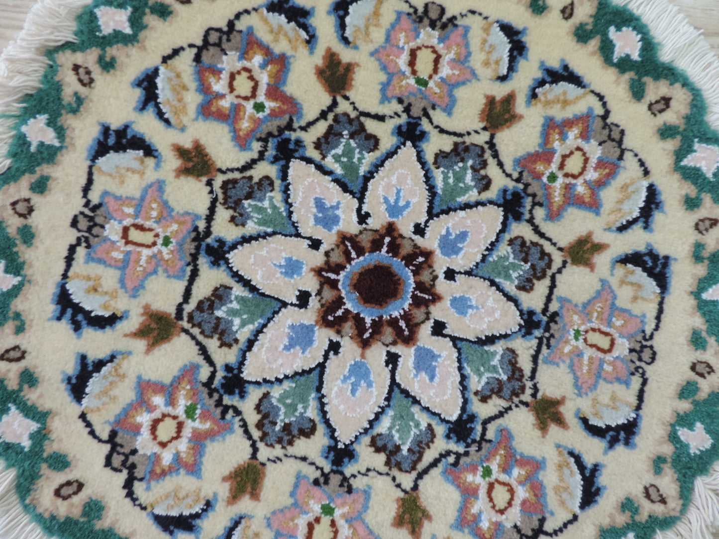 ペルシャ絨毯 愛らしいミニ丸形 ウール100％ 手織り ペルシャ絨毯の本場 イラン ナイン産チェアーマット玄関マットなどに、サイズ 45cm×45cm【本物保証/直輸入】