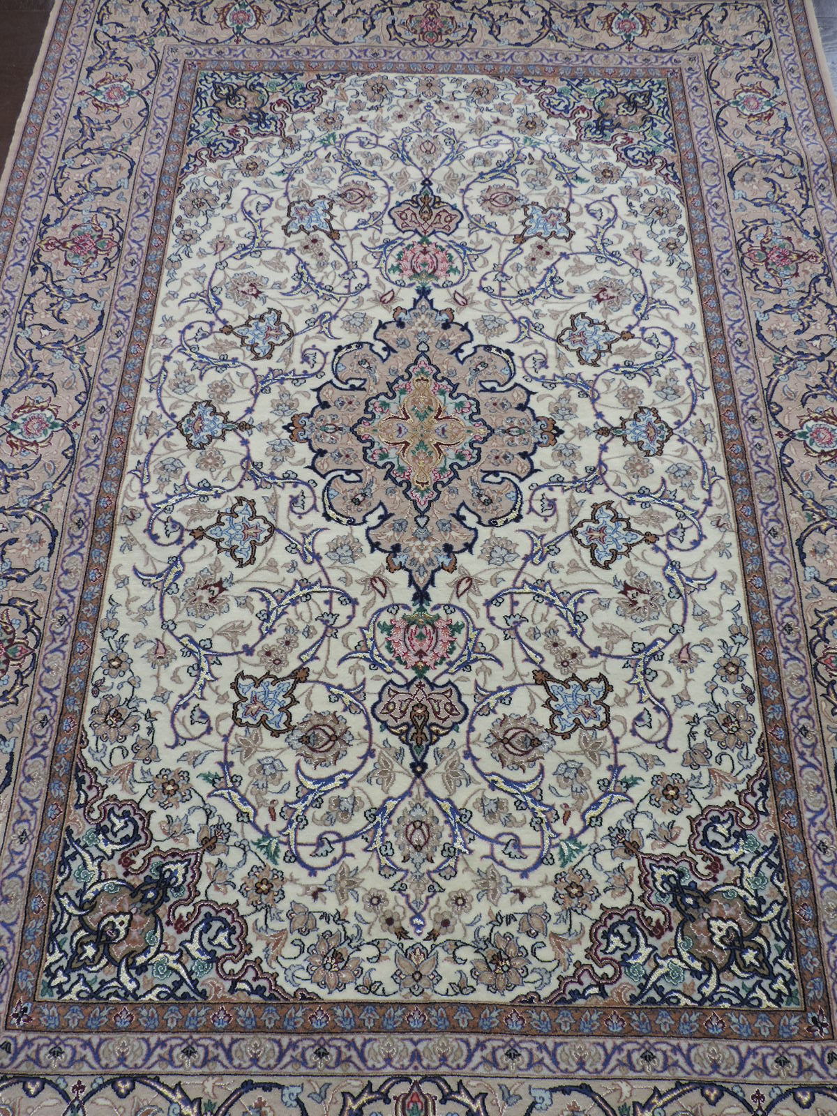 ペルシャ絨毯 カーペット ラグ ウール＆シルク 手織り 高級 ペルシャ絨毯の本場 イラン イスファハン産 中型サイズ 235cm×160cm 【本物保証/直輸入】